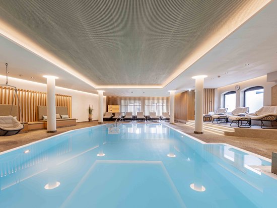 Pool & Sauna